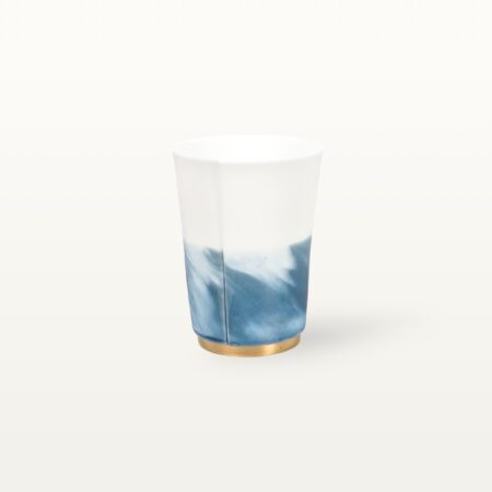 Mittelgroßer Blauer Becher mit Goldelementen
