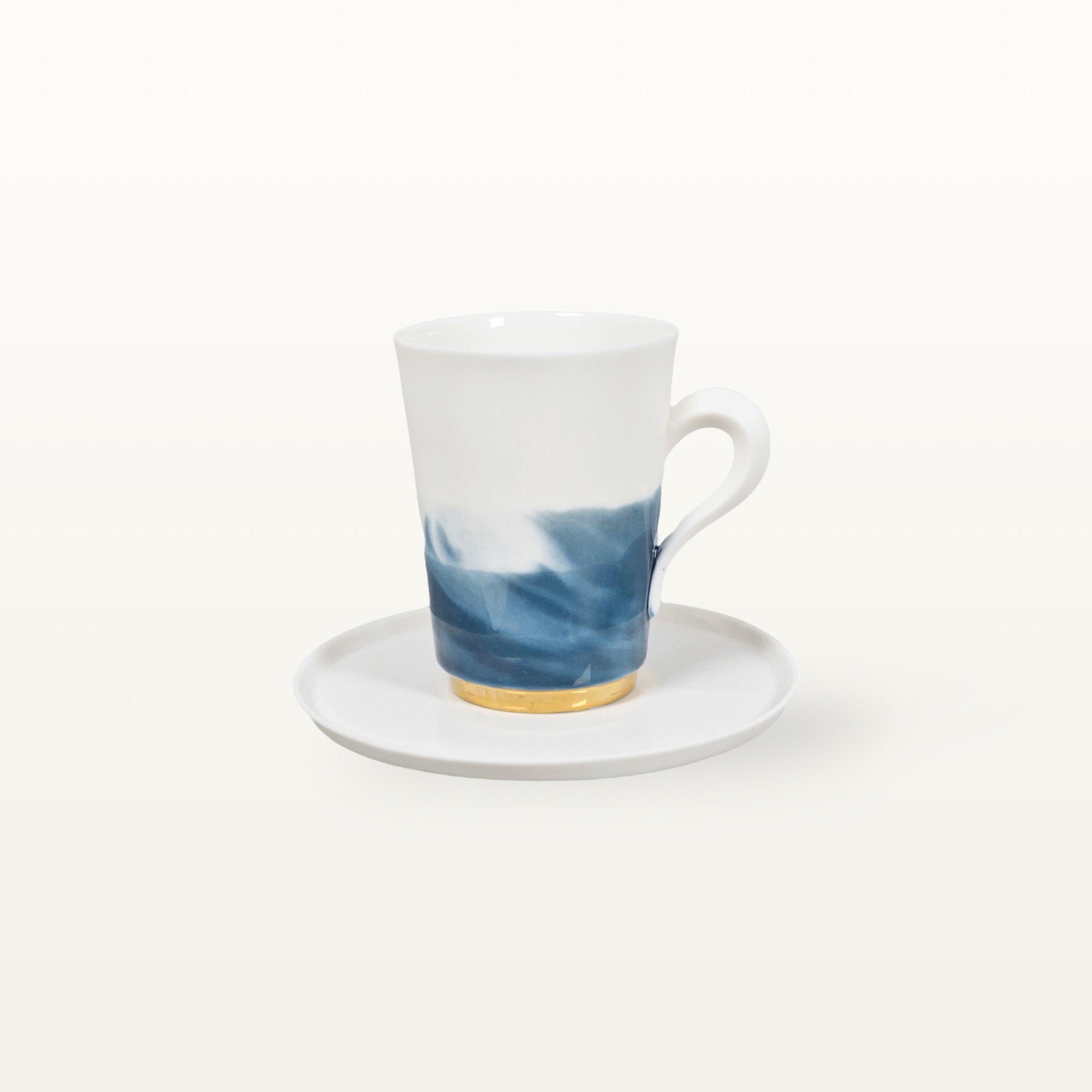 Mittlere Porzellantasse mit Untertasse - Blau 1 Mittlere Porzellantasse mit Untertasse - Blau