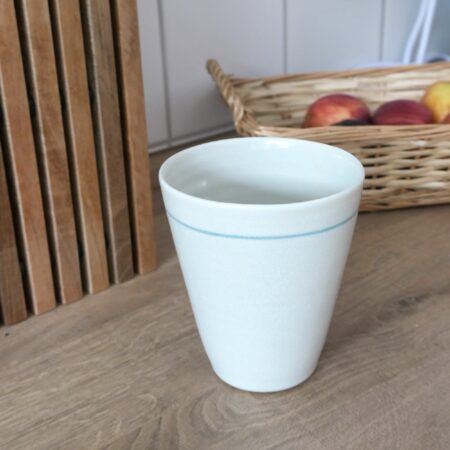 großer Porzellan Becher mit grüner Linie – Bild 5