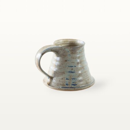 Alternative view of Erdige Keramiktasse mit breitem Fuß - weiß und blau