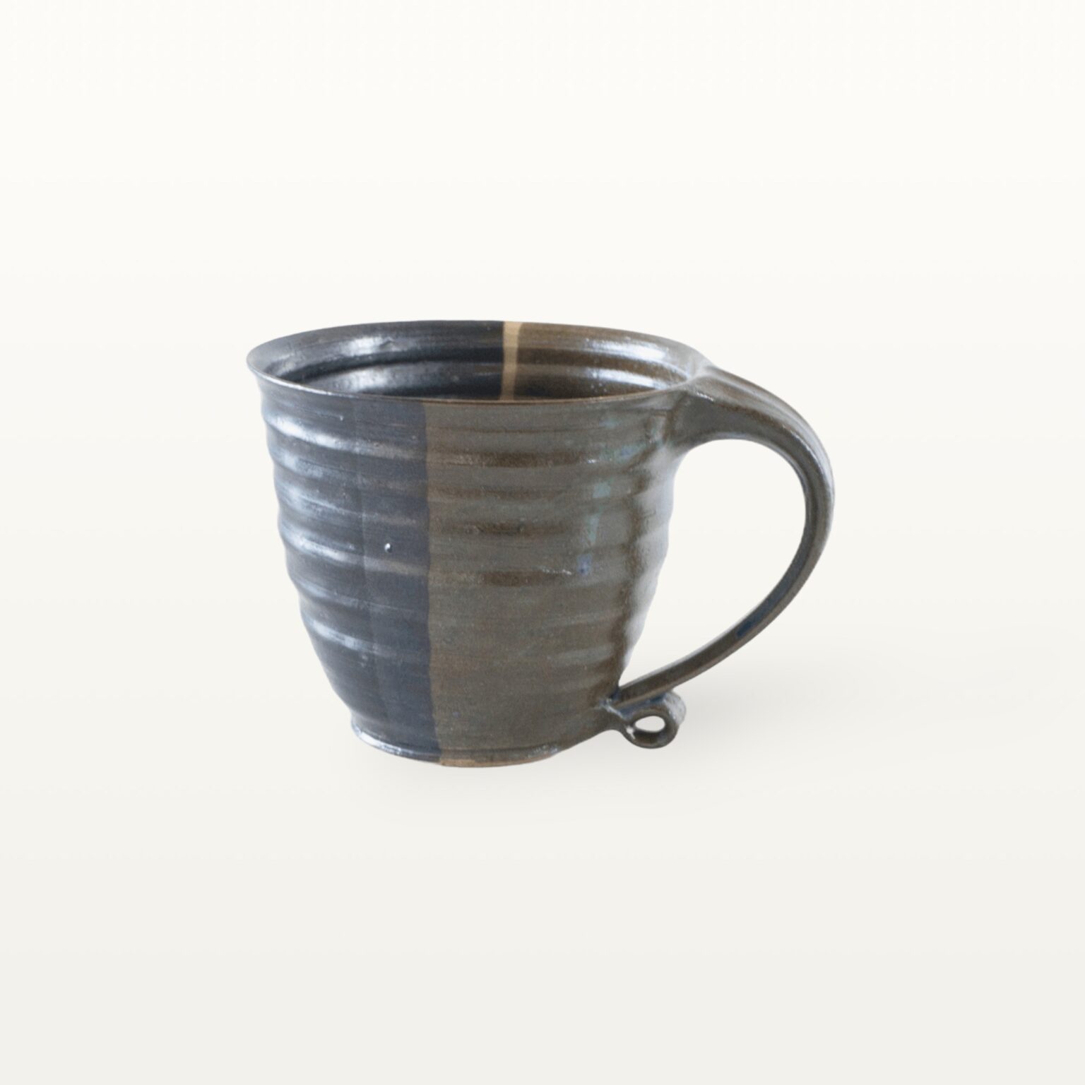 Große bauchige Tasse mit schmalem Fuß - blau und schwarz
