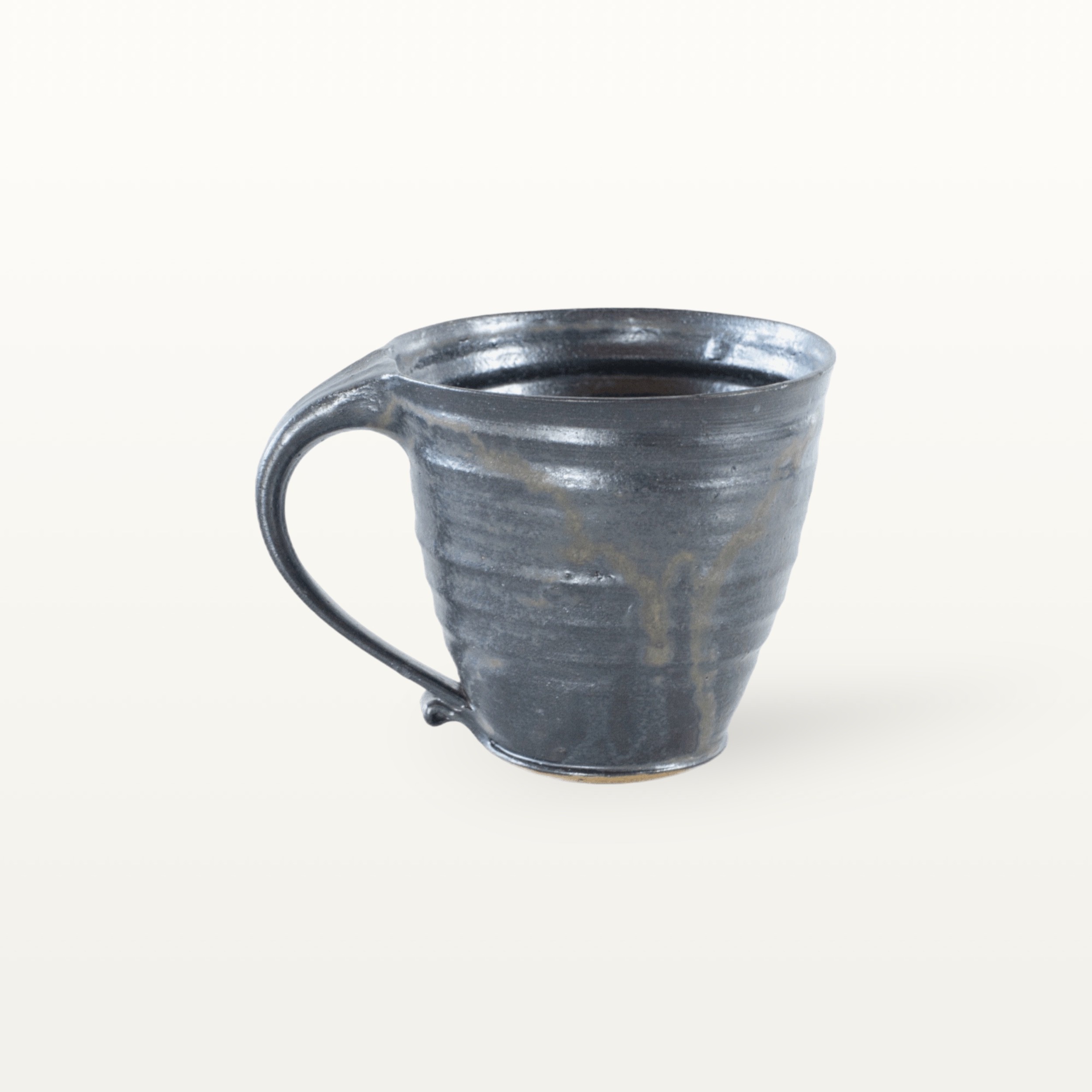 Alternative view of Große bauchige Tasse mit schmalem Fuß - schwarz