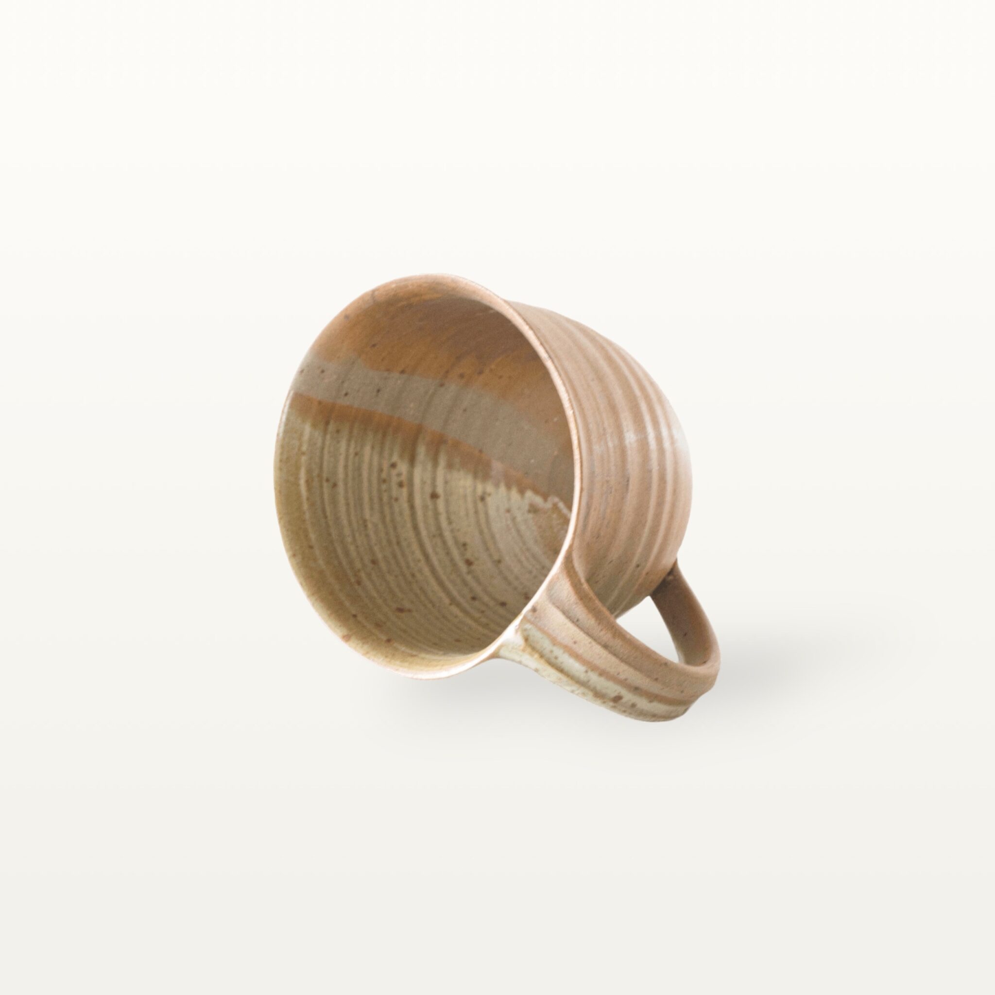 Flache, bauchige Tasse in rustikaler Optik - weiß und braun 3 Flache, bauchige Tasse in rustikaler Optik - weiß und braun – Bild 3