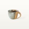 Flache, bauchige Tasse in rustikaler Optik - blau und braun 10