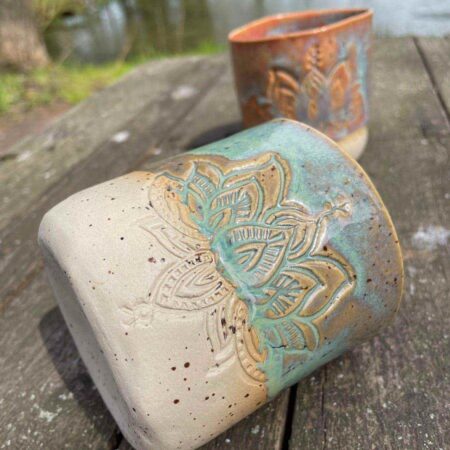 getöpferter Becher Lotus - Türkis – Bild 3