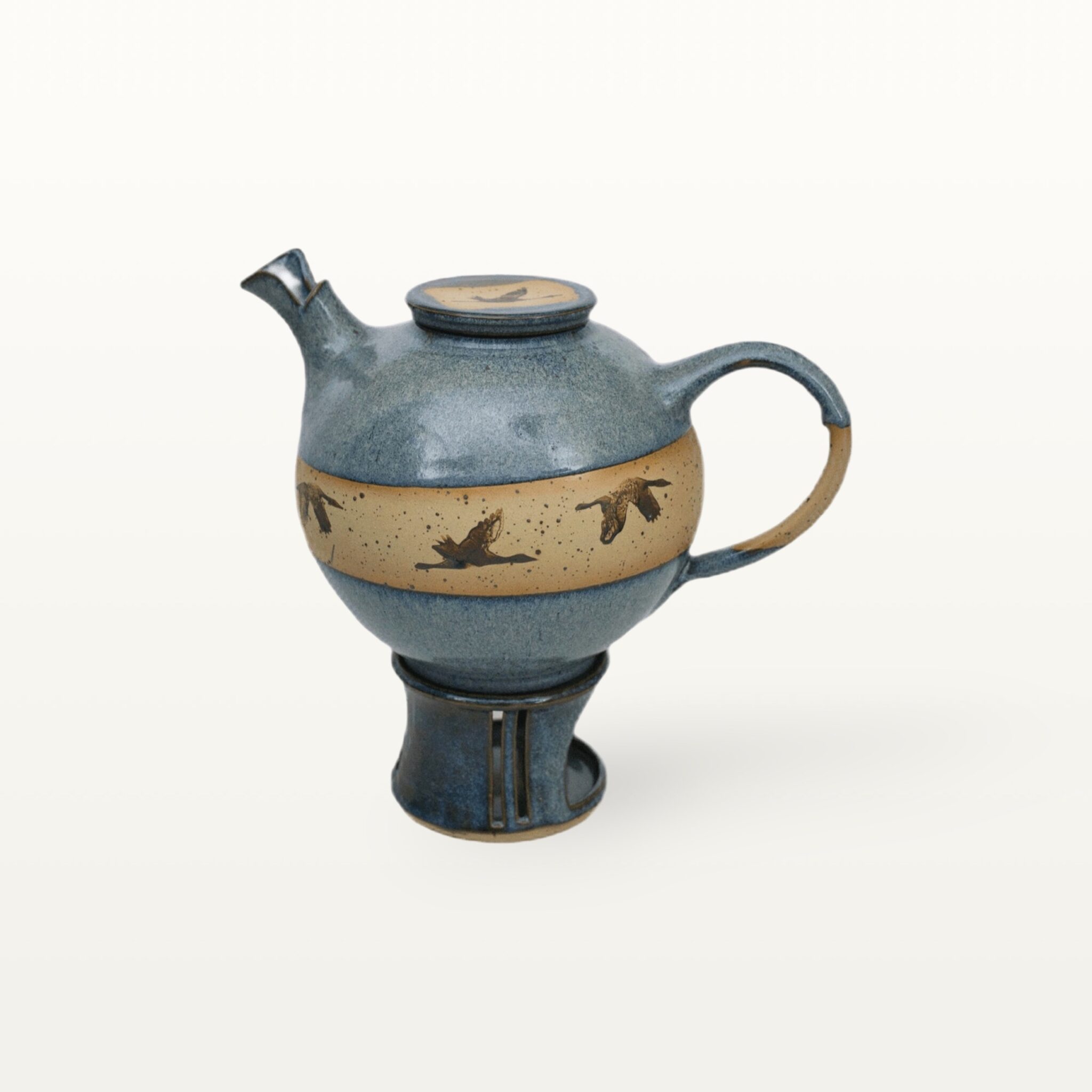 Bauchige Teekanne mit Kranichmotiv und Stövchen 1 Bauchige Teekanne mit Kranichmotiv und Stövchen