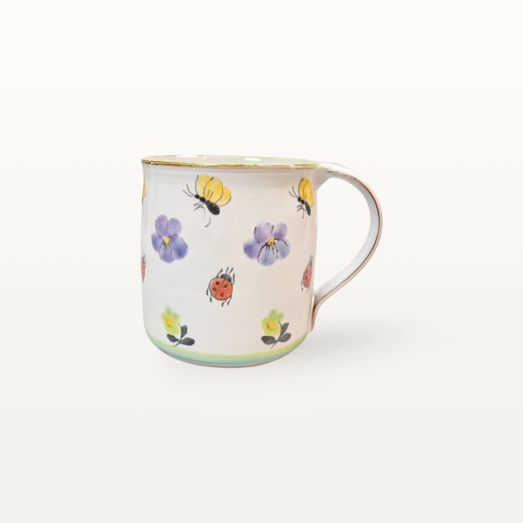 Sommerlicher Kaffeepott mit Insekten