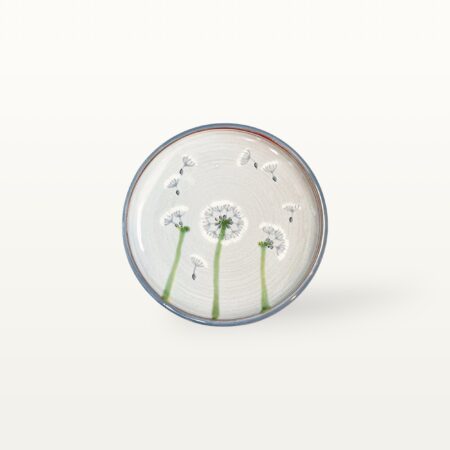 Sommerlicher Teller mit handgemalten Pusteblumen