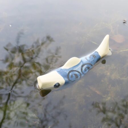 Schwimmender Keramik Fisch - Blau mit Spirale – Bild 3