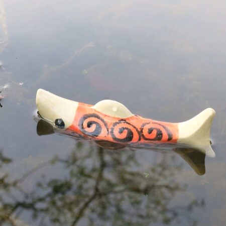 Schwimmender Keramik Fisch - Rot mit Spirale – Bild 3